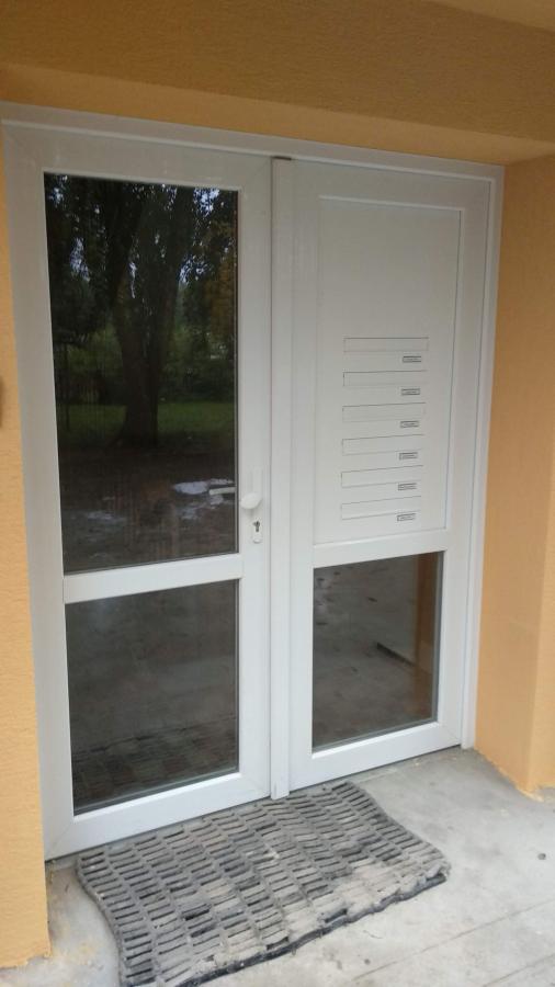 Poštové schránky Amej, Horné Orešany