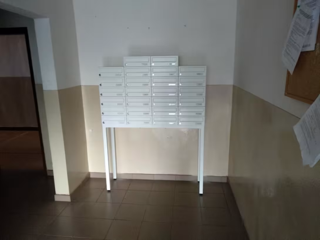 Poštové schránky Amej, Brezová pod Bradlom